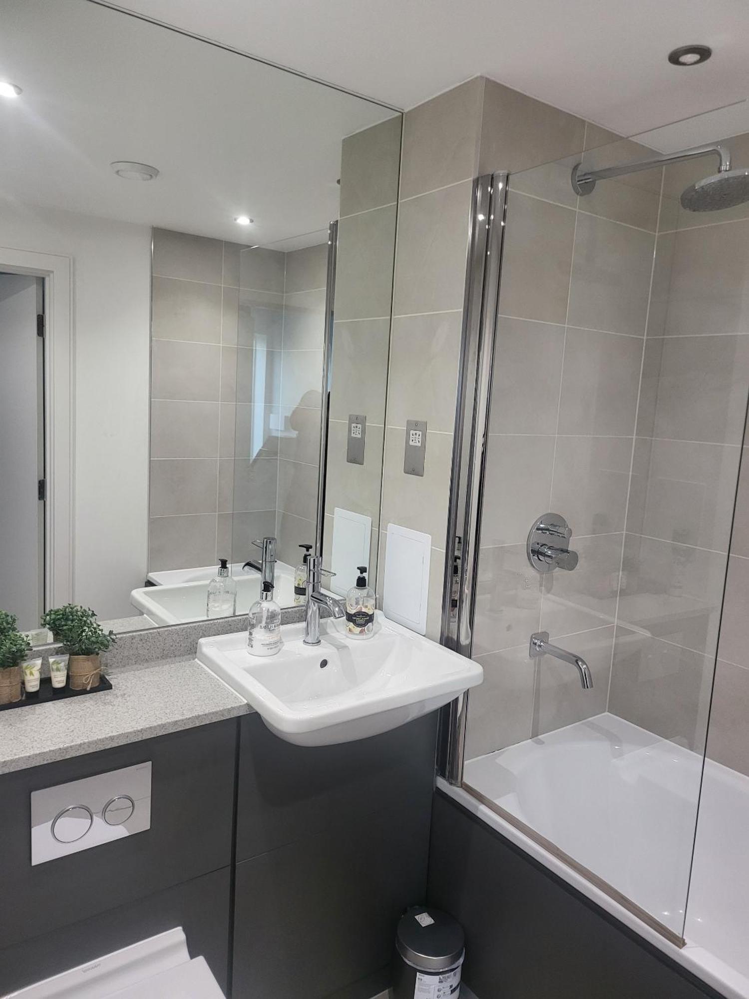 Kayz Lodge- Luxury Ensuite-Private & Shared Accommodation In A New House At The Olympic Village Overlooking Stratford Westfield And Tube Station Londres Habitación foto