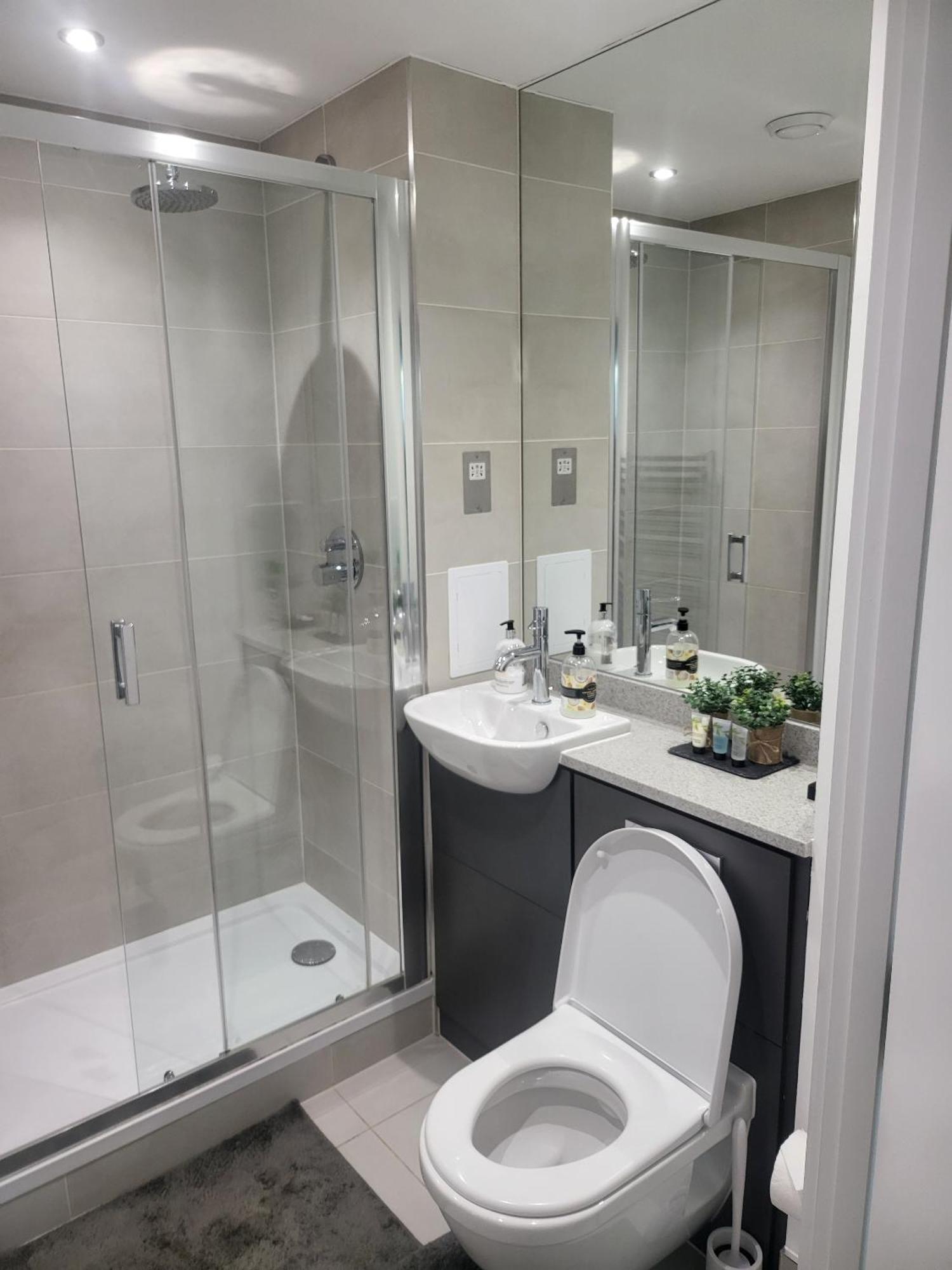 Kayz Lodge- Luxury Ensuite-Private & Shared Accommodation In A New House At The Olympic Village Overlooking Stratford Westfield And Tube Station Londres Habitación foto