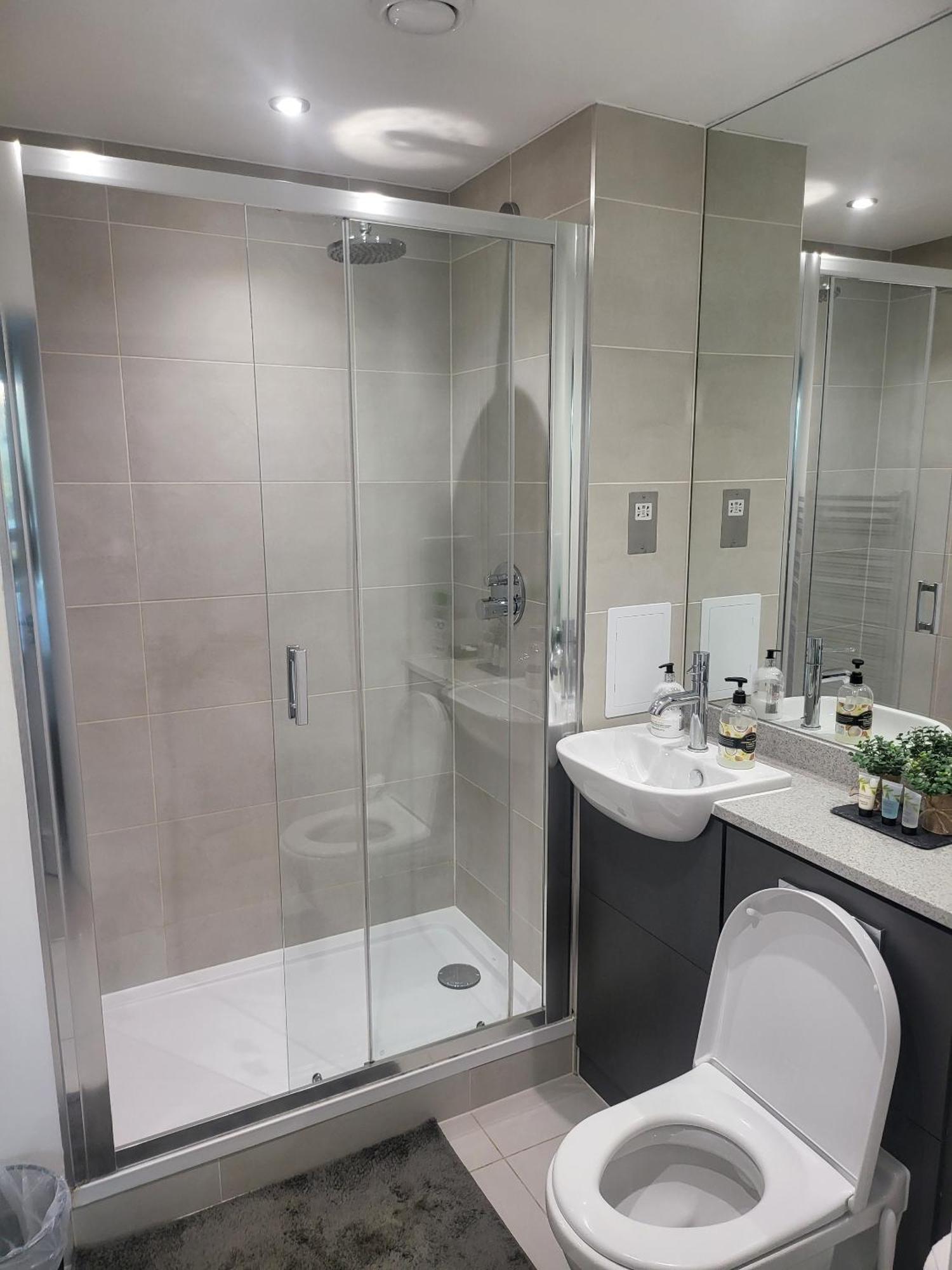 Kayz Lodge- Luxury Ensuite-Private & Shared Accommodation In A New House At The Olympic Village Overlooking Stratford Westfield And Tube Station Londres Habitación foto