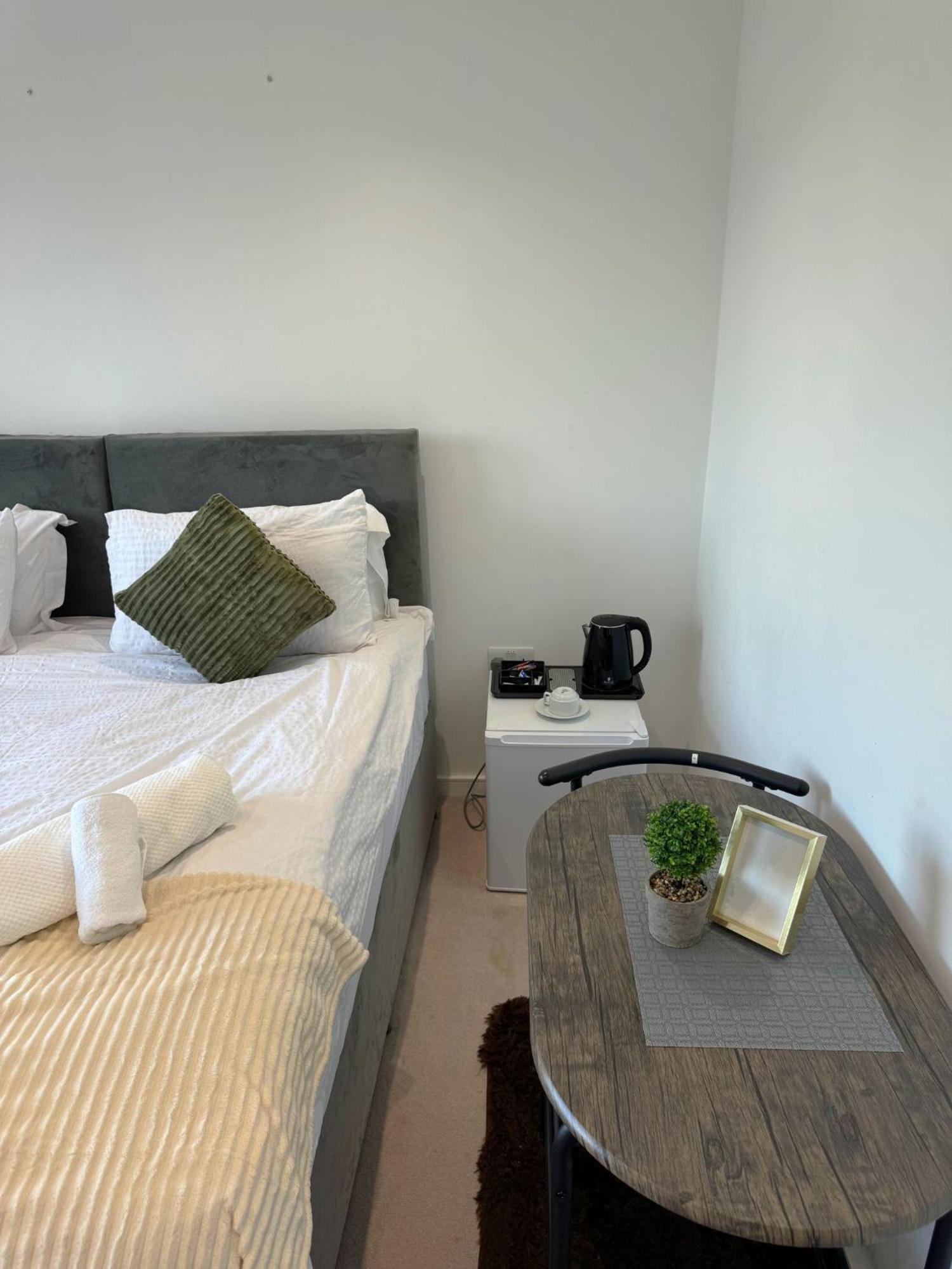 Kayz Lodge- Luxury Ensuite-Private & Shared Accommodation In A New House At The Olympic Village Overlooking Stratford Westfield And Tube Station Londres Exterior foto