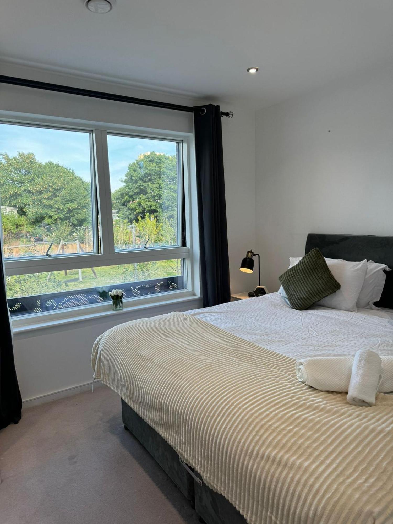 Kayz Lodge- Luxury Ensuite-Private & Shared Accommodation In A New House At The Olympic Village Overlooking Stratford Westfield And Tube Station Londres Exterior foto